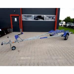 ALFA Marine 15920HP.75A* Super kihúzható vonórúddal, egytengelyes, 4,9(6,07)x1,95m, 750kg, fék nélküli, párnafás, csónakszállító, hajószállító, max. 5,3m hajóig